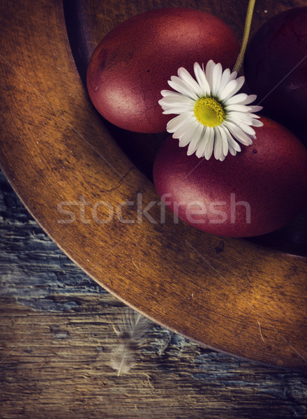 Ovos de páscoa vermelho rústico prato páscoa Foto stock © hitdelight