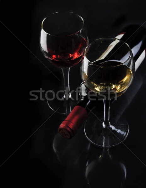 Sticlă de vin roşu vin alb negru alimente sticlă Imagine de stoc © hitdelight