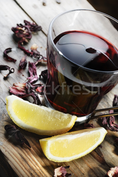 Hibiscus ceasca de ceai ceai uscate lămâie felii Imagine de stoc © hitdelight