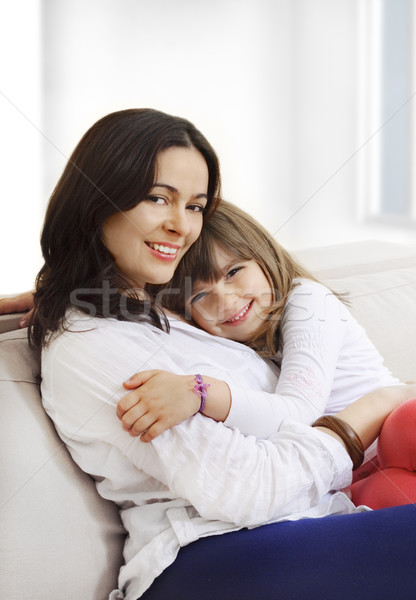 Foto stock: Crianza · de · los · hijos · retrato · feliz · madre · sonriendo · hija