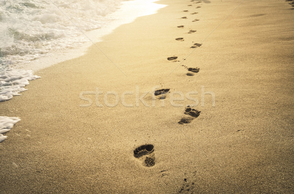 Urme nisip apus mare fundal vară Imagine de stoc © hitdelight