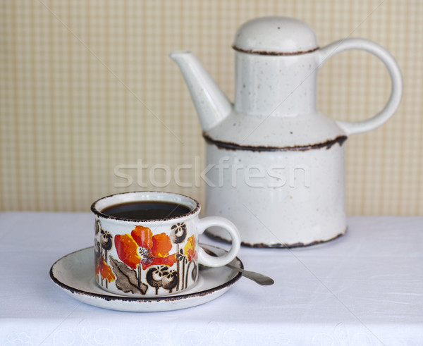 Cafea oală ceaşcă 1970 stil bucătărie Imagine de stoc © HJpix