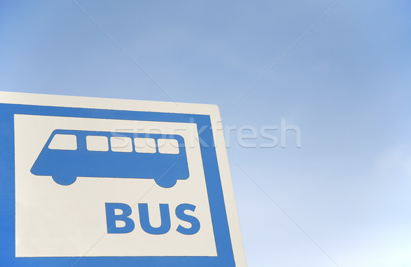 Stockfoto: Bus · auto · bushalte · teken · blauwe · hemel · home