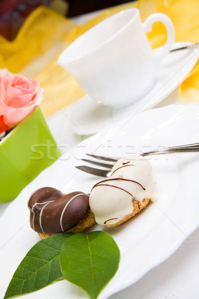 Słodkie ciasto naczyń wzrosła kawy czekolady Zdjęcia stock © Hochwander