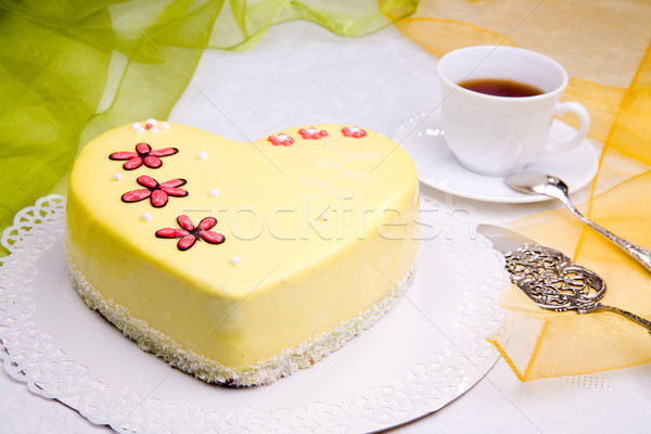 Stockfoto: Liefde · cake · zoete · bloemen · hartvorm · chocolade
