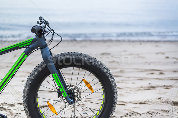 Grăsime bicicletă plajă cer sportiv mare Imagine de stoc © Hochwander