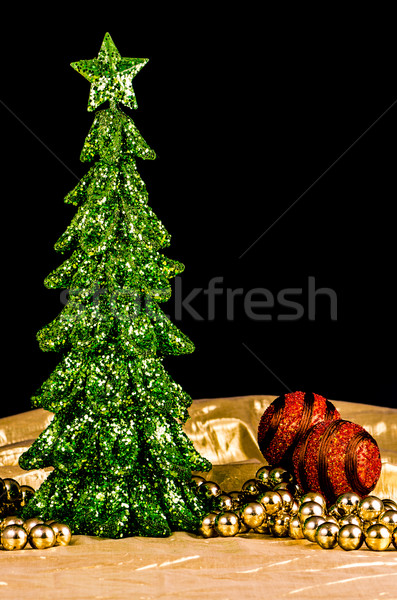 árbol de navidad decoración decoraciones fuera verde dorado Foto stock © homydesign