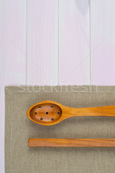 商業照片: 廚具 · 米色 · 毛巾 · 木 · 廚房的桌子
