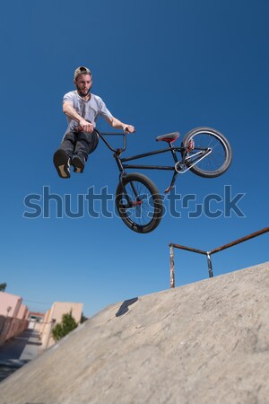 Fahrrad Stunt top Mini Rampe Himmel Stock foto © homydesign