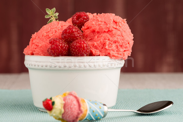 紅色 水果 冰淇淋 勺子 表 質地 商業照片 © homydesign