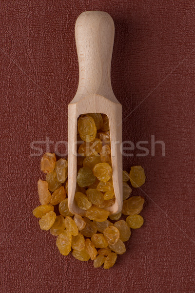 Houten schep gouden rozijnen top Stockfoto © homydesign