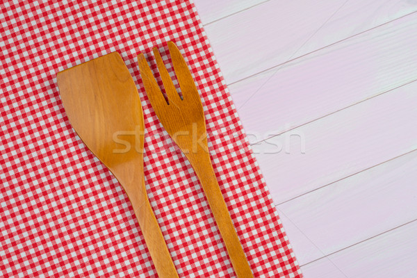 廚具 紅色 毛巾 白 木 廚房的桌子 商業照片 © homydesign
