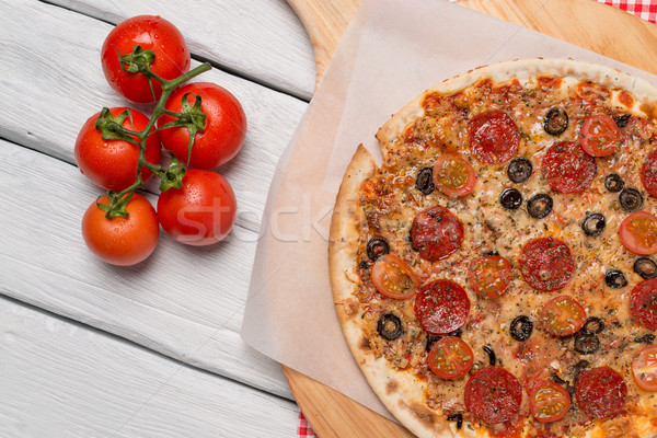 Italiaans pizza geserveerd houten tafel hout Stockfoto © homydesign