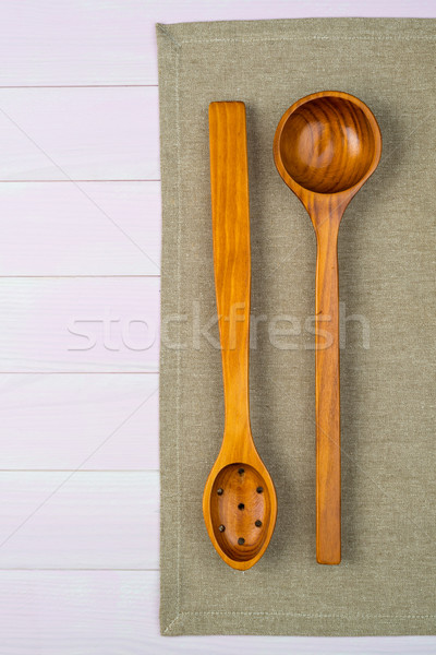Mutfak gereçleri bej havlu ahşap mutfak masası Stok fotoğraf © homydesign