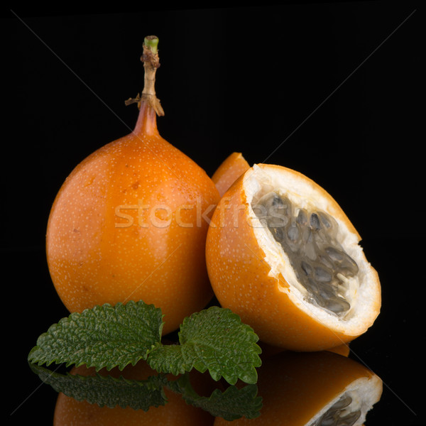 Passion fruit maracuja granadilla Stock photo © homydesign