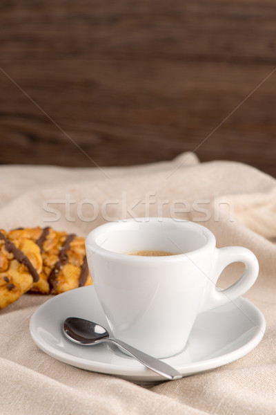 Biały filiżankę kawy kawy około kubek leży Zdjęcia stock © homydesign