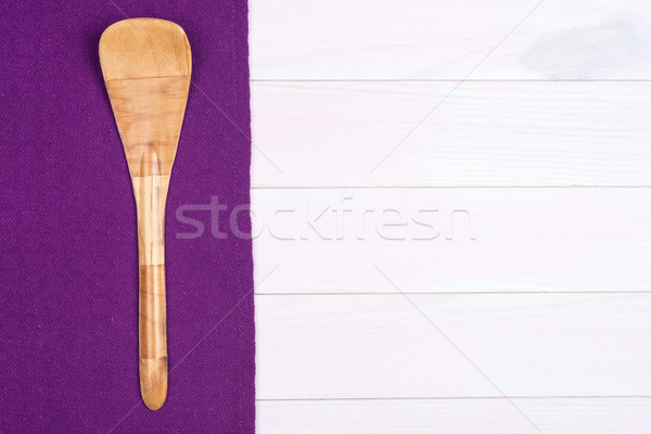 Keukengerei paars handdoek houten keukentafel Stockfoto © homydesign