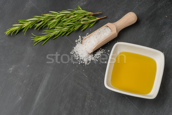 Imagine de stoc: Gătit · ingrediente · preparate · din · bucataria · mediteraneana · ulei · de · măsline · afara · rozmarin