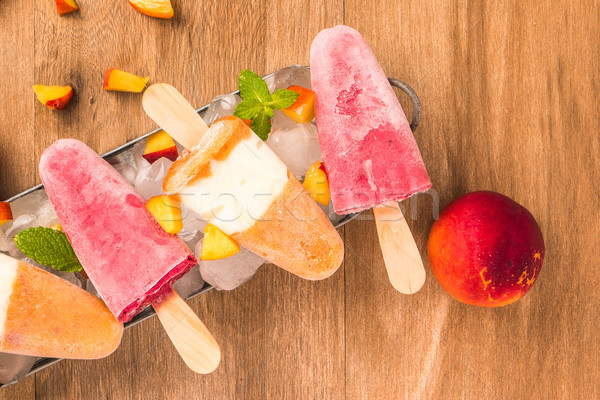 [[stock_photo]]: Maison · framboises · Peach · table · en · bois · alimentaire · fruits