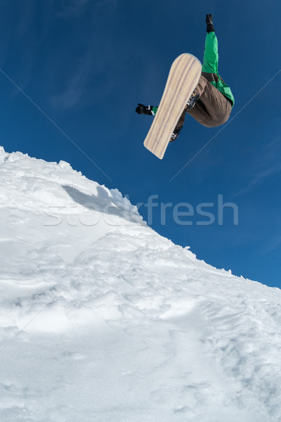 Foto d'archivio: Snowboarder · jumping · cielo · blu · Vai · sport · neve