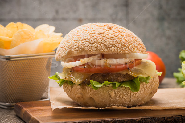 Casero Burger servido mesa de madera alimentos mesa Foto stock © homydesign