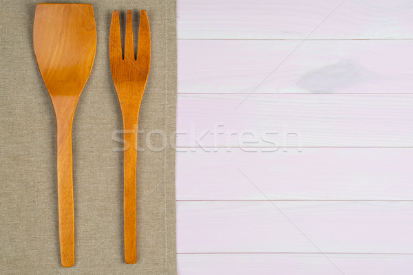 Mutfak gereçleri bej havlu ahşap mutfak masası Stok fotoğraf © homydesign