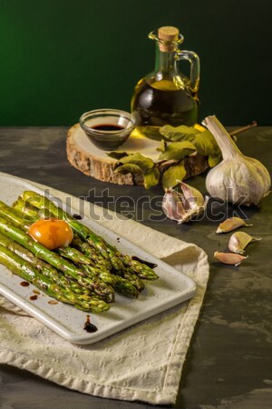 Foto stock: Espárragos · cocido · huevo · servido · blanco · cerámica