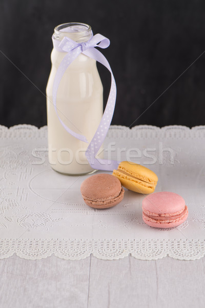 Clásico macarons frambuesa café chocolate crema Foto stock © homydesign