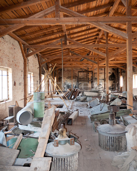 Vliering oude fabriek spullen muur Stockfoto © hraska