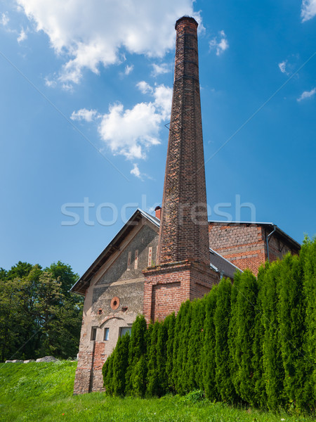 Distillerie bâtiment vieux brique cheminée Photo stock © hraska
