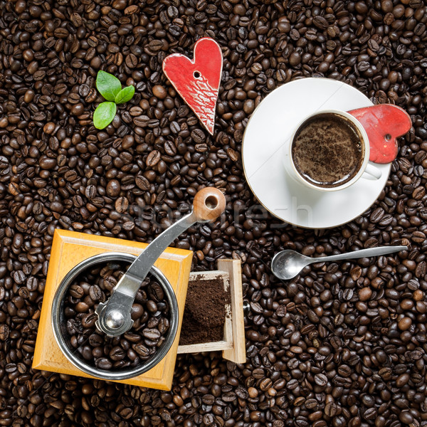 Ceaşcă cafea boabe de cafea dragoste Imagine de stoc © hraska