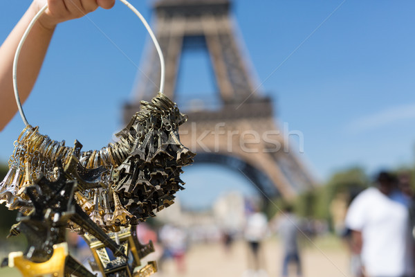 Satın almak hatıra kadın küçük eiffel Stok fotoğraf © hsfelix