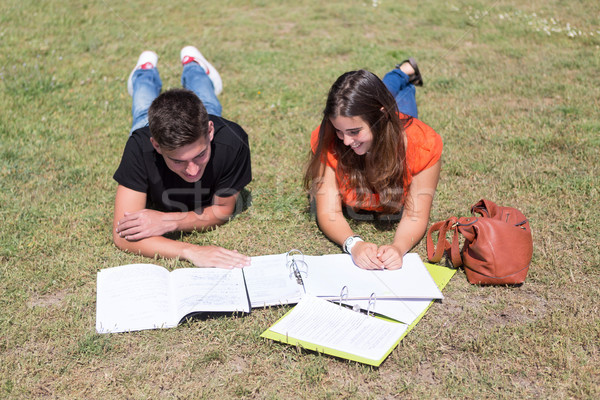 Pareja estudiantes feliz Universidad campus libro Foto stock © hsfelix