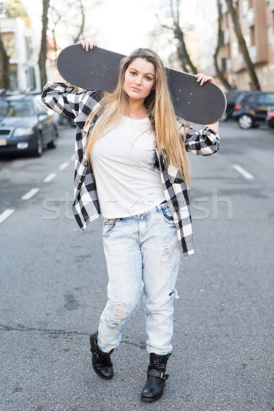 Güzel kaykaycı moda yaşam tarzı genç kadın kaykay Stok fotoğraf © hsfelix
