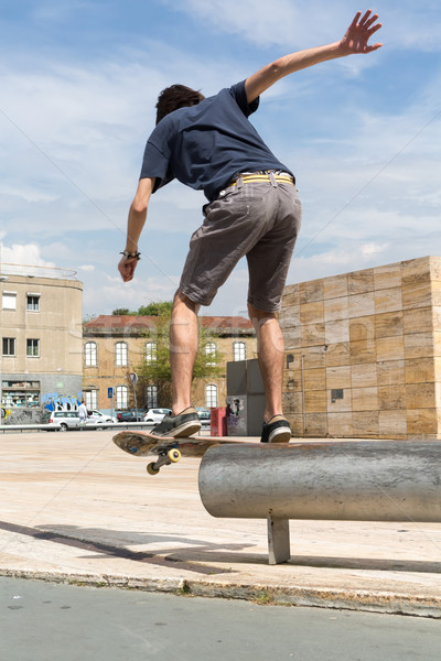Skateboarder locale uomo città moda Foto d'archivio © hsfelix