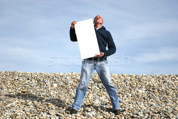 Foto stock: Moço · branco · cartão · praia · mãos