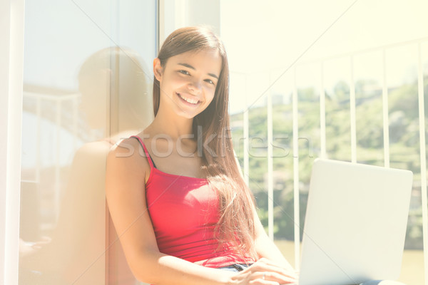 Dag af mooie vrouw ontspannen computer meisje Stockfoto © hsfelix