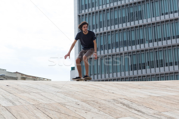Skateboarder locale uomo città moda Foto d'archivio © hsfelix