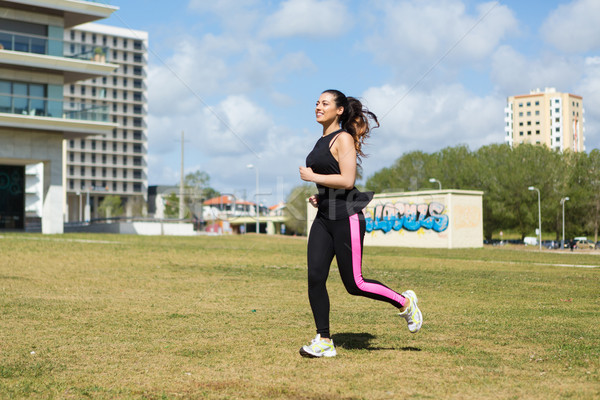 Fitness belle jeune femme exercice parc [[stock_photo]] © hsfelix