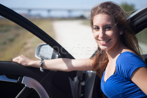 Vacaciones jóvenes feliz mujer cielo coche Foto stock © hsfelix