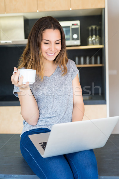 Hier jonge vrouw werken home ochtend huis Stockfoto © hsfelix