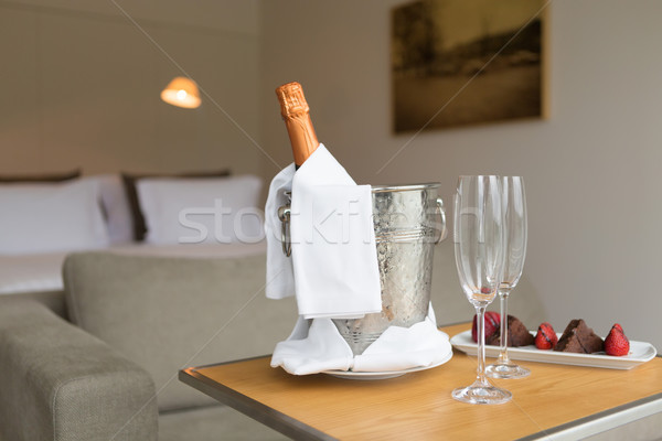 Foto stock: Lua · de · mel · quarto · de · hotel · tiro · casamento · amor · vinho