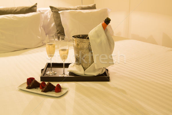 [[stock_photo]]: Lune · de · miel · chambre · d'hôtel · coup · mariage · amour · vin