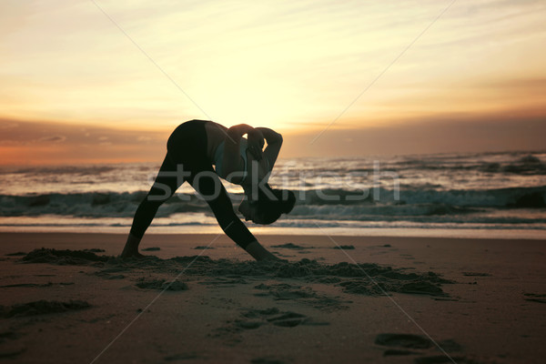 Yoga jeune femme pratique plage vie saine [[stock_photo]] © hsfelix