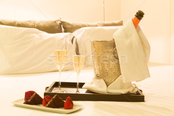 Huwelijksreis hotelkamer shot bruiloft liefde wijn Stockfoto © hsfelix