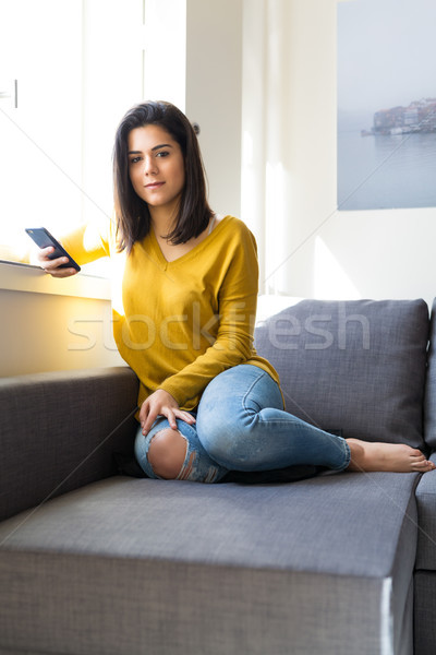 Goedemorgen vrouw ontspannen bank Stockfoto © hsfelix