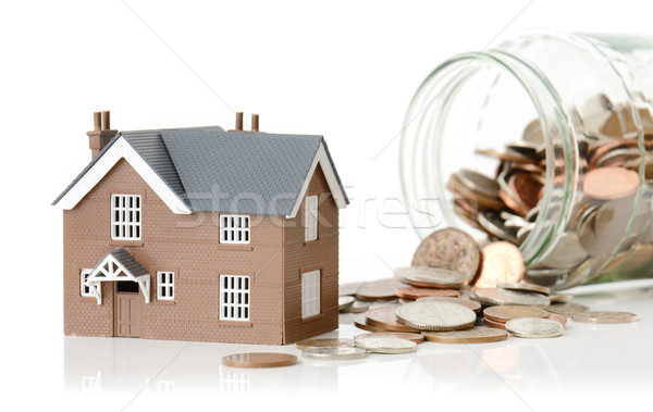 Kosztować życia obudowa model domu monet Zdjęcia stock © hyrons