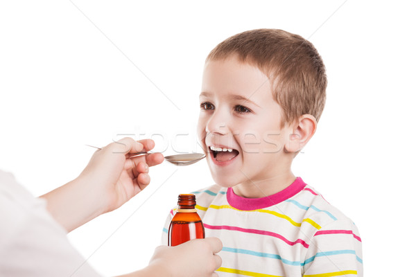 Medic lingură sirop copil băiat mână Imagine de stoc © ia_64