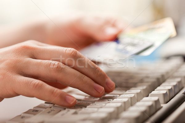 Kéz tart hitelkártyák emberi kéz üzlet pénzügy Stock fotó © ia_64