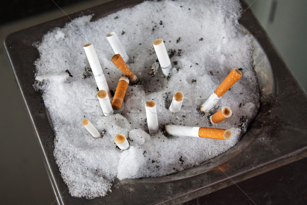 Zigarette butt Rauchen Tabak schmutzigen Esche Stock foto © ia_64
